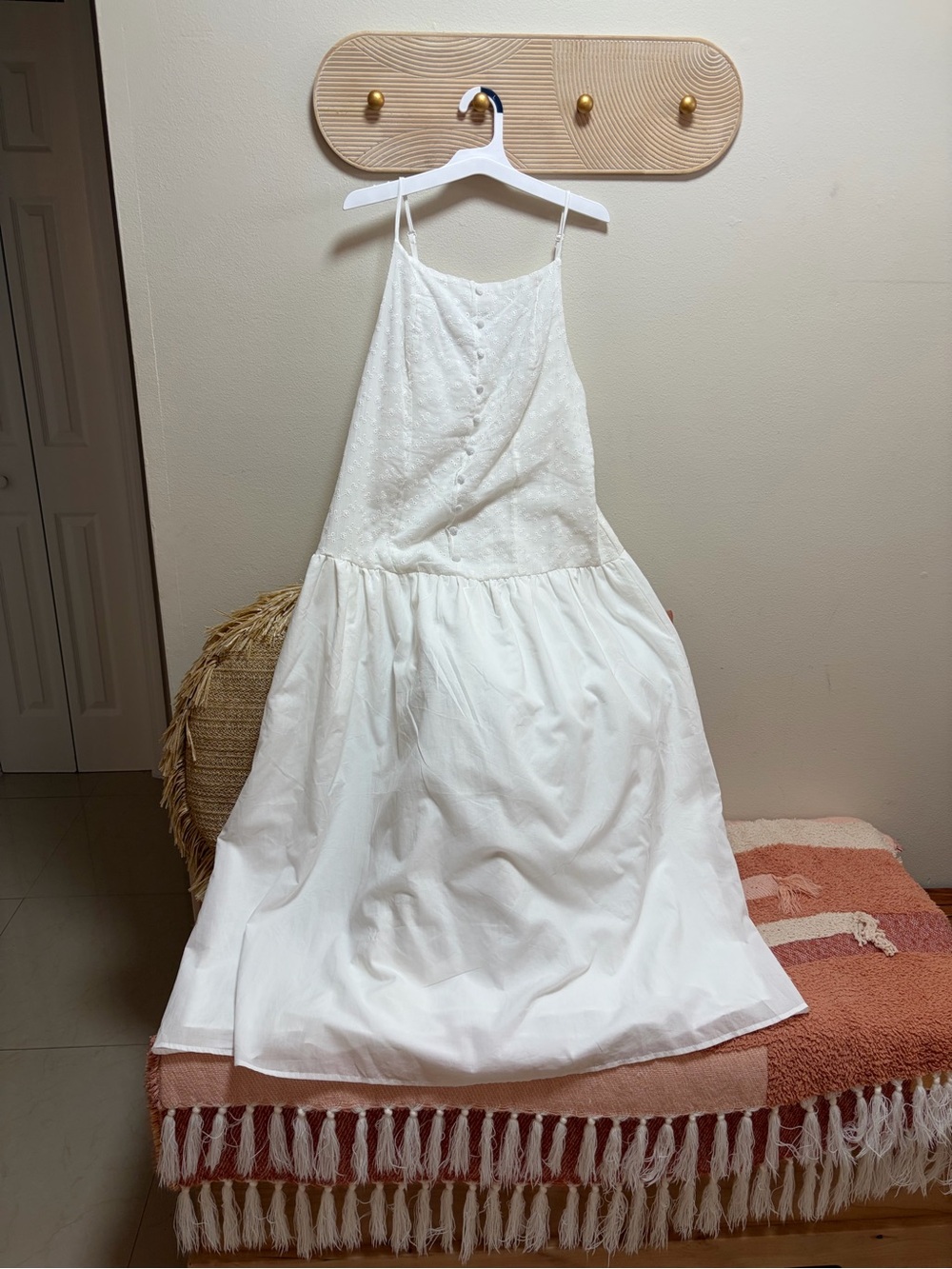 Wilde Fable White Tiered Spaghetti-Strap Midi Dress